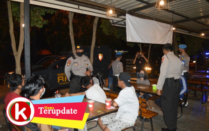 Tim Satgas Operasi Aman Nusa II Seligi 2020 Polda Kepri saat mendatangi salah satu Cafe