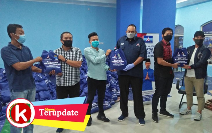 OKP Bantu Salurkan Sembako dari Muda-Mudi Demokrat 