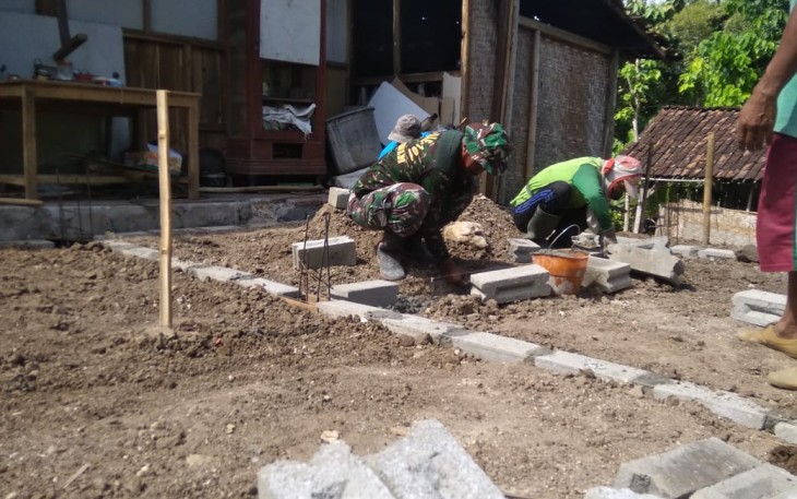 Pondasi Rumah Kanidi Dikebut di Pra TMMD