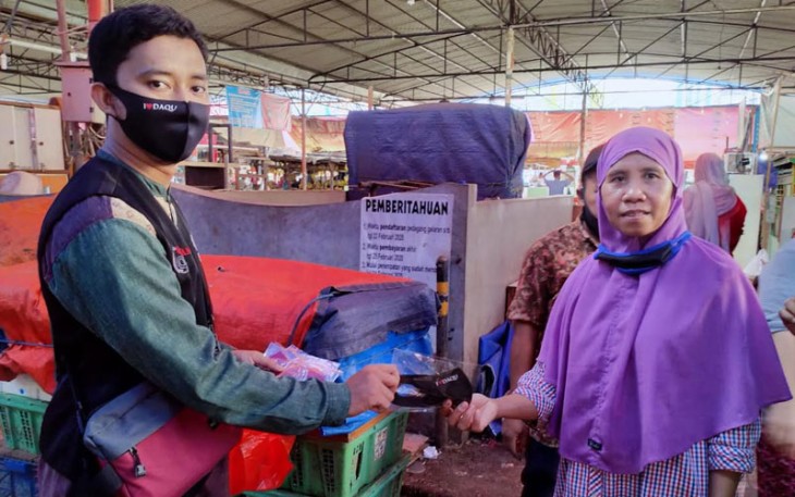 PPPA Daarul Qur'an Galakkan Gerakan Berbagi Masker di Pasar-pasar Tradisional