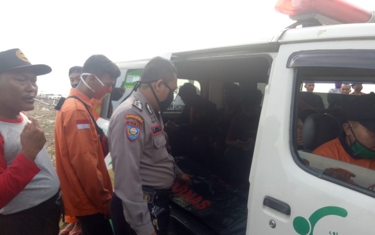 evakuasi korban tenggelam pasca ditemukan 