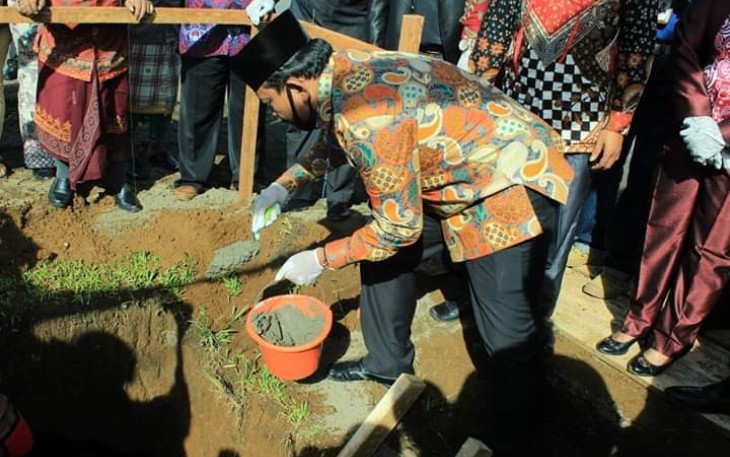 Bupati Bengkulu Utara Mian Lakukan Peletakan Batu Pertama Pembangunan Gapura Kerukunan Umat Beragama 