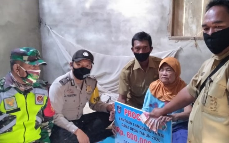 34 KK Warga Desa Bangun Rejo OKU Timur Terima BLT 