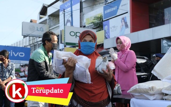 Giliran Pedagang Pasar Panorama Terima Bantuan Beras dan Paket Makanan dari Polda Bengkulu