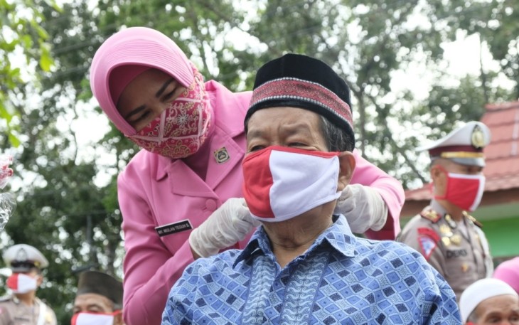 Polda Bengkulu dan Bhayangkari Baksos di Panti Sosial Trisna Werdha