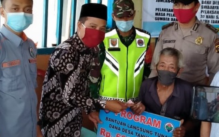 75 KK Warga Desa Sumber Sari OKU Timur Terima BLT