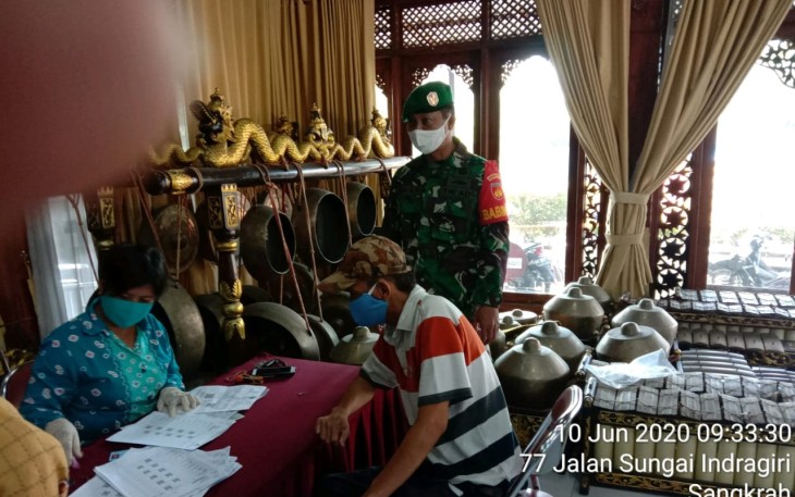 Bansos Tunai Rp 600 Ribu kloter kedua Digelontorkan ke Warga Lewat Kelurahan Sangkrah