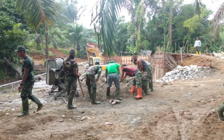 Prajurit Marinir dan TNI AU Bersama Warga Dilibatkan  Dalam TMMD 108 Kodim 0203/Langkat