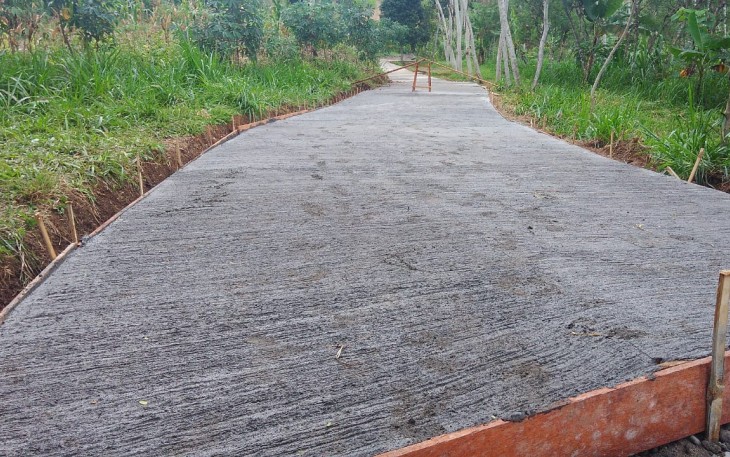 Jalan Desa di Dusun Ngeopoh Kini Mulai Nampak Rapi