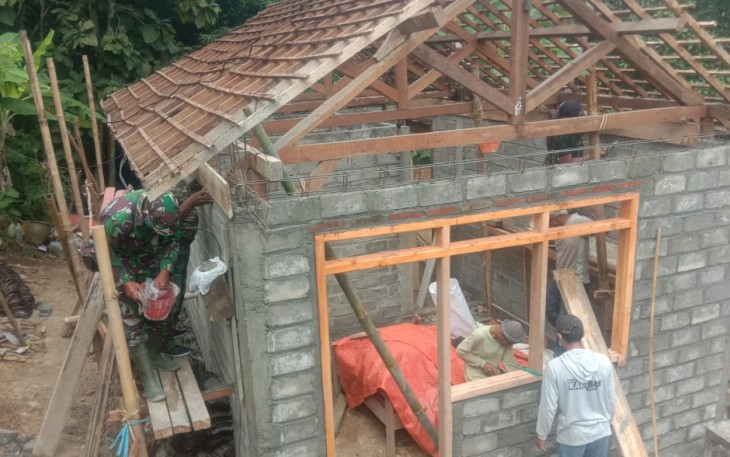 Papan Kayu untuk Pengecoran Mulai Dipasang