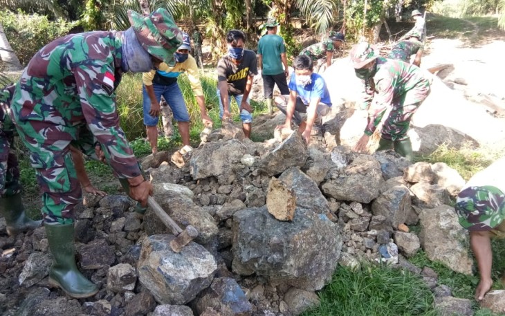 Bertekad Tingkatkan Produktifitas Ekonomi, TMMD Bangun Empat Jembatan Di Desa Makmur