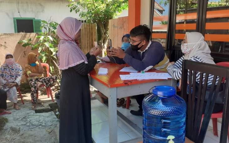 Warga Seluma Terima BST Kemensos Tahap III di Kantor Pos Cahaya Negeri