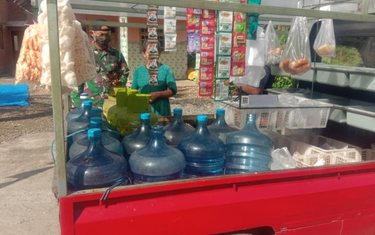 Pedagang Keliling Warnai Desa Ngepoh di Pelaksanaan TMMD Permudah Belanja