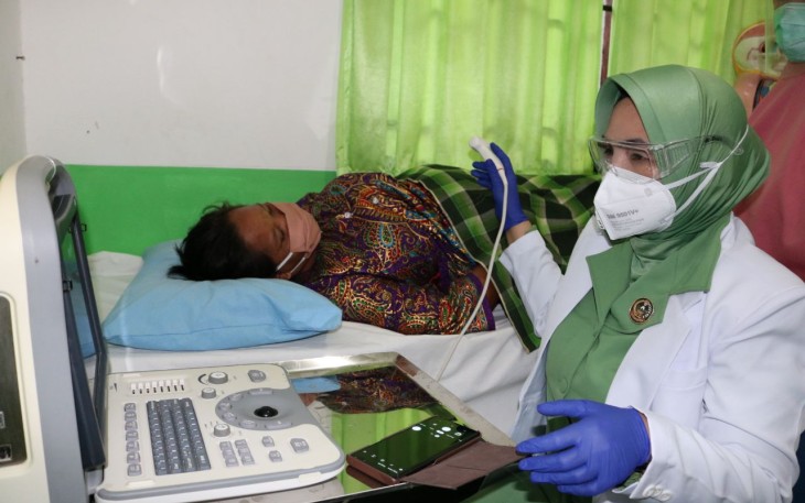 Ibu Dandim Kendari Berikan Pelayanan Gratis