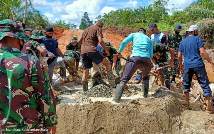 Pak Mustafa Kini Sadar Pentingnya Disiplin Protokol Kesehatan Semenjak TMMD Masuk di Desanya