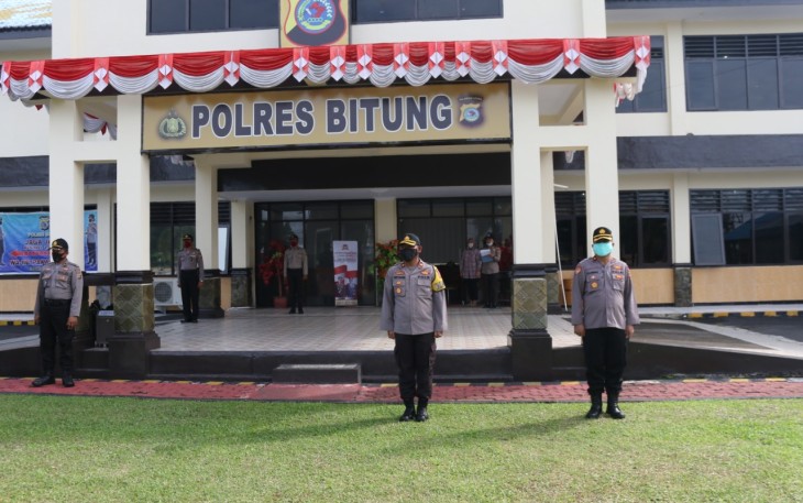 Kapolres Bitung Pimpin Upacara kenaikan Pangkat Tiga Perwira Polres