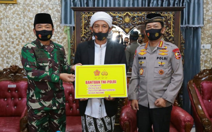 Panglima TNI dan Kapolri Beri Bantuan secara simbolis di Ponpes Subulul Huda
