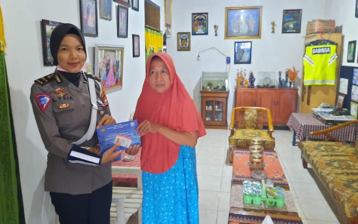  Istri Babinsa Kayu Kunyit Kodim 0408/BS Terima Kado SIM Gratis