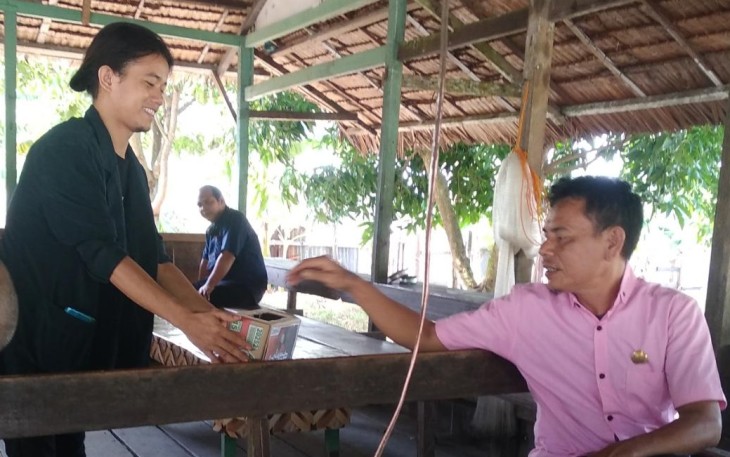 Mahasiswa Aceh Singkil saat melakukan aksi solidaritas pengalangan dana untuk muslim rohingya didaerah setempat.