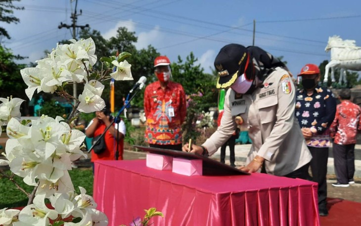 Bupati Tuba Resmikan Patung Kuda dan Taman Bermain Anak di Kampung Ujung Gunung Ilir