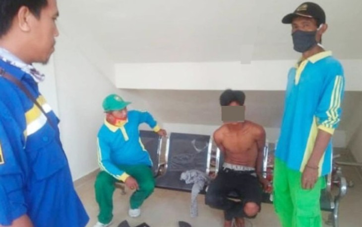 Pria Diduga Gangguan Jiwa (tak kenakan baju) saat Diamankan