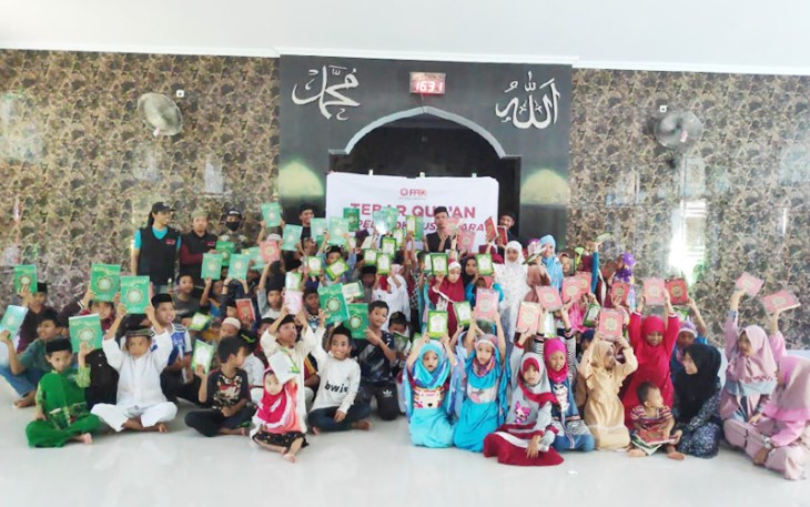 Kebahagiaan Anak-anak Pulau Lakkang Kala Mendapat Al-Qur'an Baru