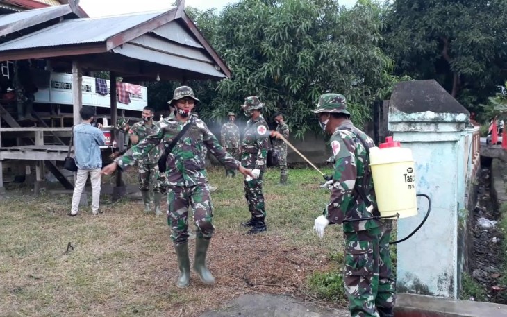 Satgas TMMD ke-108 kodim 425/Jp melaksanakan protokol kesehatan sebelum mamulai kegiatan