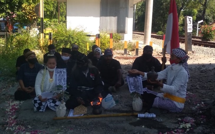 Upacara "Ruwatan Sukerta" mengenang 1 tahun peristiwa tabrak lari yang terjadi di Flyover Manahan Solo Jawa Tengah.