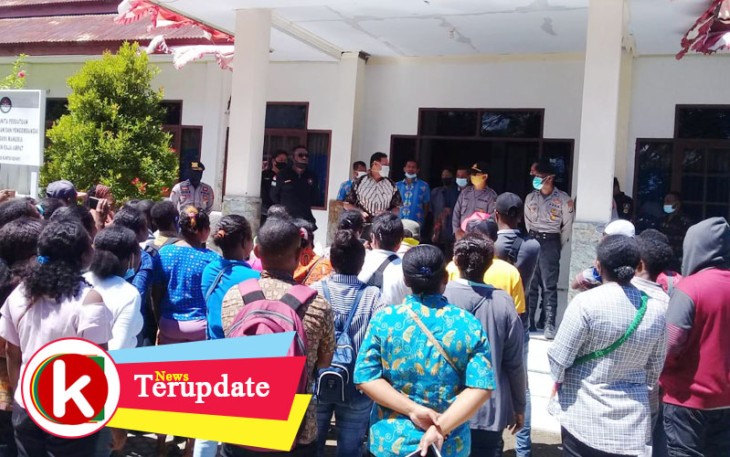Ratusan Peserta Tes CPNSD di Raja Ampat Datangi Kantor BKD