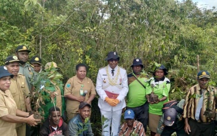 Pemkab Maybrat Lakukan Penanaman Pohon Pada Wilayah Hutan Lindung