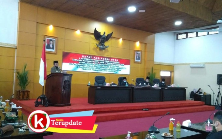 Walikota Santoso Menyampaikan Tanggapan Pendapat Umum Fraksi DPRD Kota Blitar