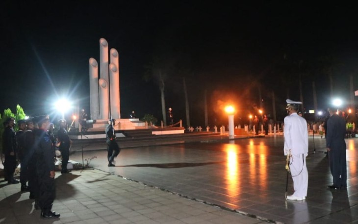 Kapolda Bengkulu Pimpin Apel Kehormatan dan Malam Renungan Suci Memperingati HUT Ke-75 RI