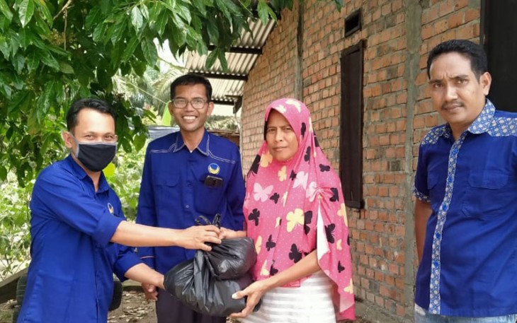 DPD Partai NasDem Batang Hari Bagikan Daging Kurban dan Sembako