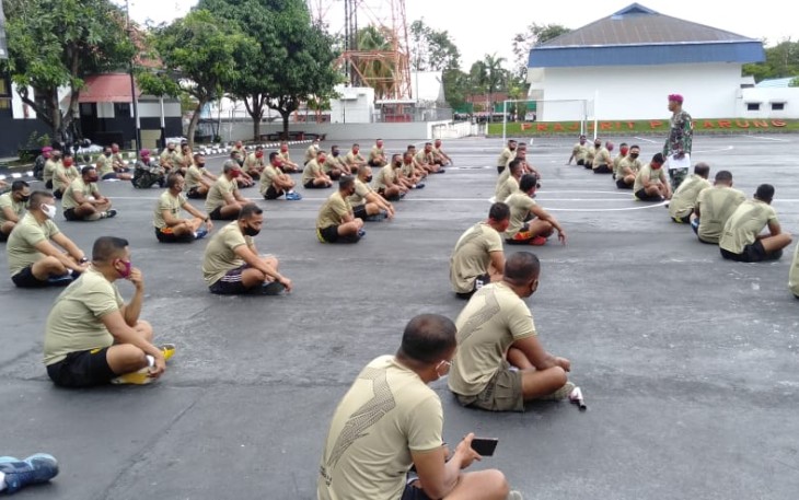Prajurit petarung Yonmarhanlan VIII Bitung saat ikuti kegiatan pembinaan mental oleh Danyonmarhanlan