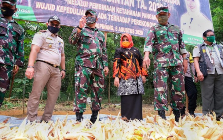 Plt Walikota Tanjung Pinang Rahma Berikan Apresiasi kepada Petani TNI
