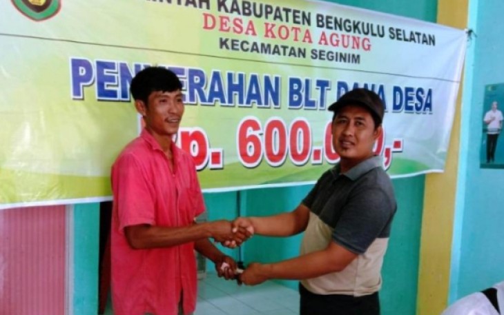 49 KK Warga Desa Kota Agung Seginim Terima BLT Rp600 Ribu