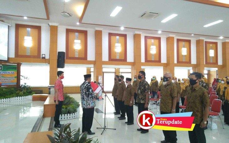 Walikota Blitar Santoso Mengukuhkan Pengurus Kelompok Kerja Keluarga Berkualitas (foto: Faisal NR / Klikwarta.com) 