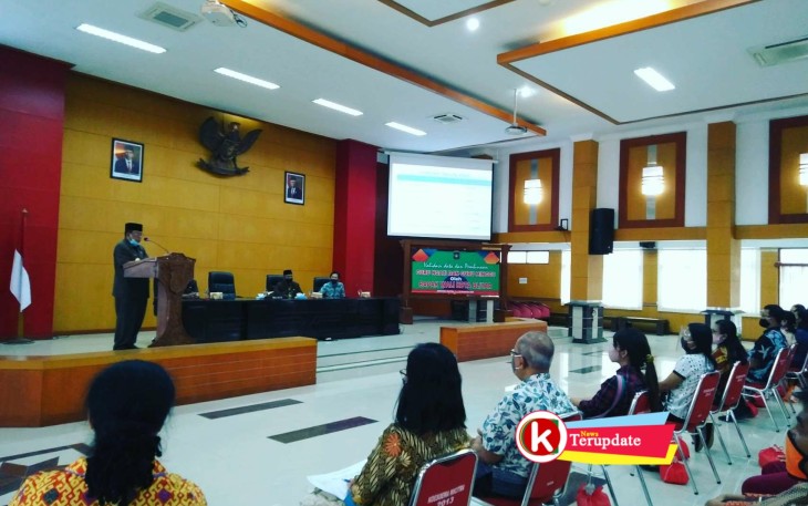 Walikota Santoso Menyampaikan Sambutan Pengarahan ke Guru Minggu (foto: Faisal NR / Klikwarta.com) 