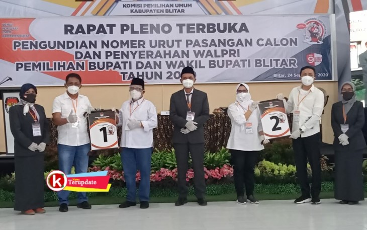 Paslon Pilkada Serentak Tahun 2020 Kabupaten Blitar Dalam Pengundian Nomor Urut di KPU Kabupaten Blitar (foto: Faisal NR / Klikwarta.com) 