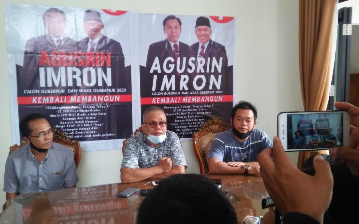 Suryawan Halusi  Saat Memberikan Konferensi Pers 