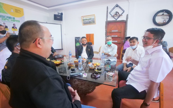 Bupati Bintan Kongkow Bareng Pengusaha Muda