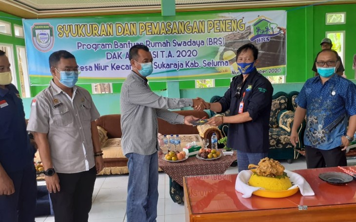 21 Kepala Keluarga Desa Niur Seluma Terima Bantuan Rumah Swadaya