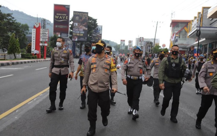 Kapolda Jateng memantau demontrasi di depan Grand Artoz Magelang. Jum'at, 9/10/2020