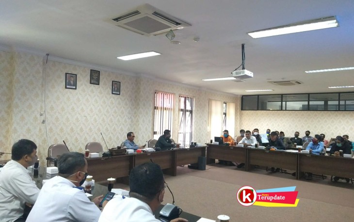 Audiensi KRPK dengan Komisi III DPRD Kabupaten Blitar dan Eksekutif (foto: Faisal NR / Klikwarta.com) 