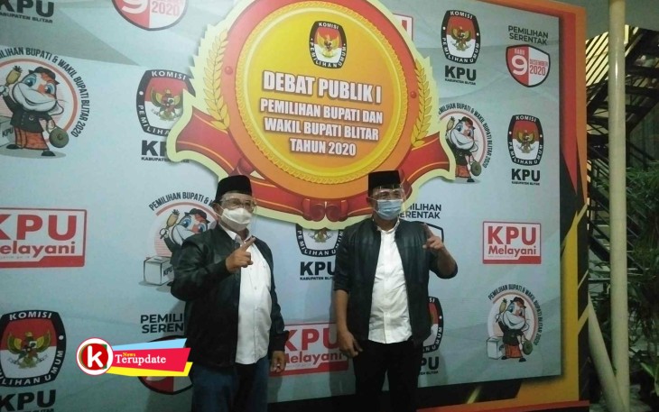 Calon Bupati dan Wakil Bupati Blitar Rijanto-Marhaenis Setelah Ikuti Debat Publik Pertama (foto : Faisal NR / Klik Warta.com) 