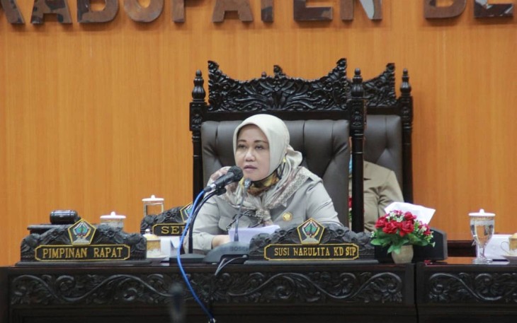 Wakil Ketua DPRD Kabupaten Blitar Susi Narulita Kumala Dewi Memimpin Rapat Paripurna (foto: Ist) 