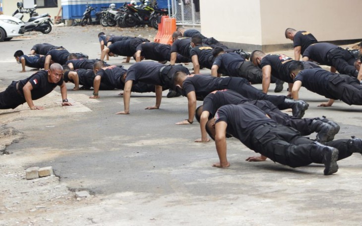 Satbrimobda Polda Bengkulu BKO PMJ Rutin Pembinaan Fisik