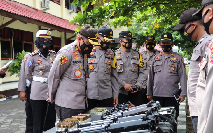 Polres Kendal melaksanakan Apel Kesiapan Sarana Prasarana (Sarpras) Ops Mantap Praja 2020 dalam rangka Pengamanan Pemilihan Bupati dan Wakil Bupati Kendal 2020 di halaman Polres Kendal, Senin (2/11/2020).