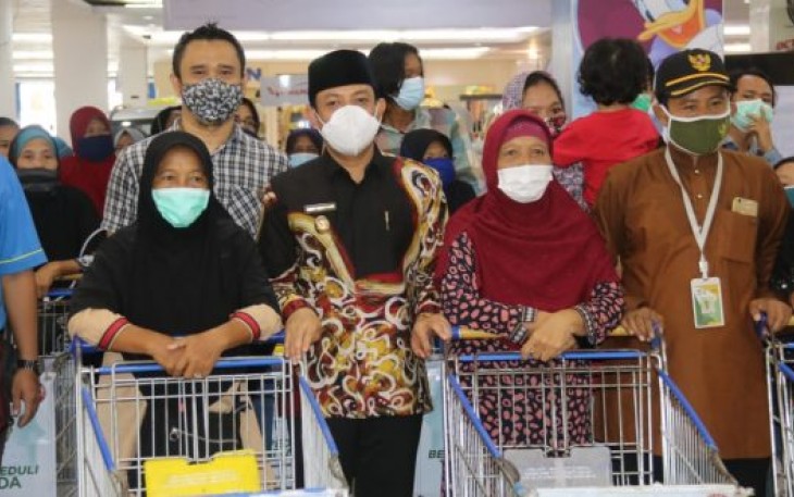 Suasana Prosesi Belanja Gratis Untuk Para Janda yang ada di Kota Bengkulu