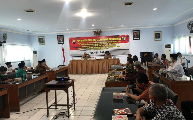 Polda Jawa Tengah melakukan pembinaan pada petugas siskamling dan Potmas di Rupatama Polres Batang, Selasa (17/11/2020).